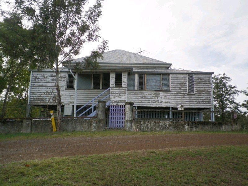 2 Lobb Street, Churchill QLD 4305
