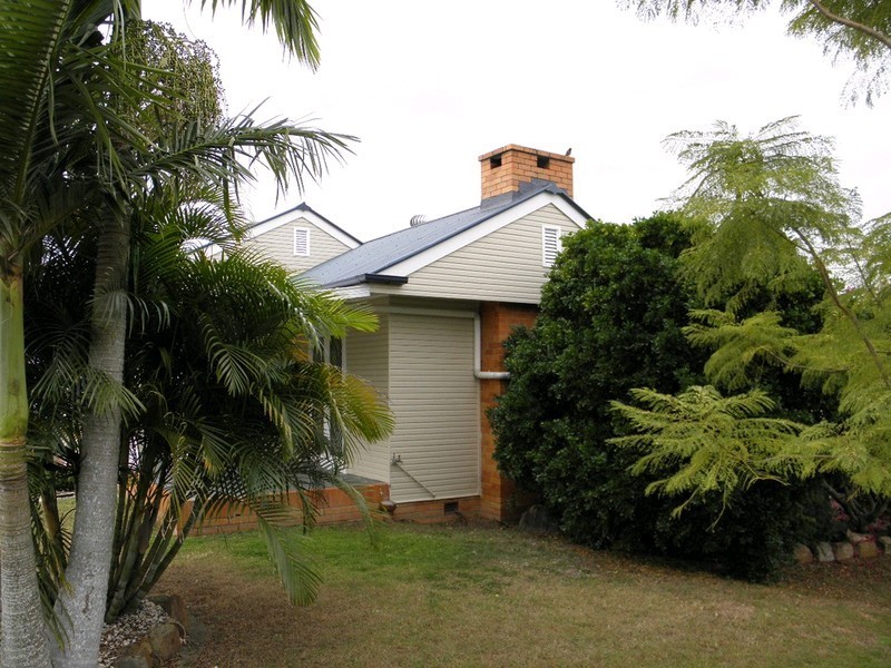 8a Gledson Street, North Booval QLD 4304