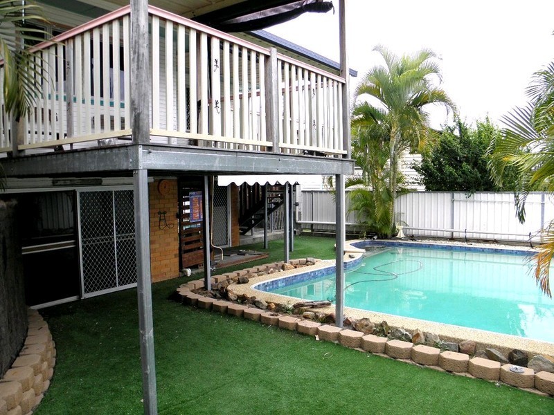 8a Gledson Street, North Booval QLD 4304