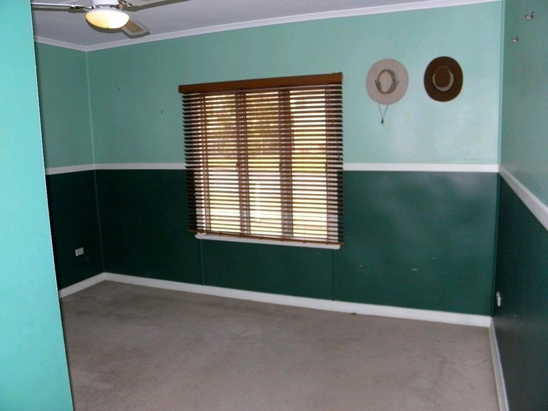 8a Gledson Street, North Booval QLD 4304