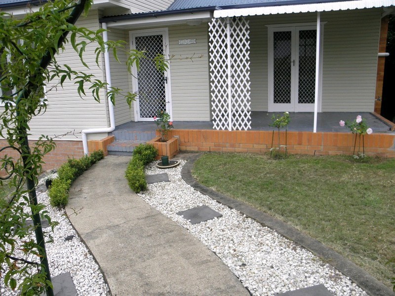 8a Gledson Street, North Booval QLD 4304
