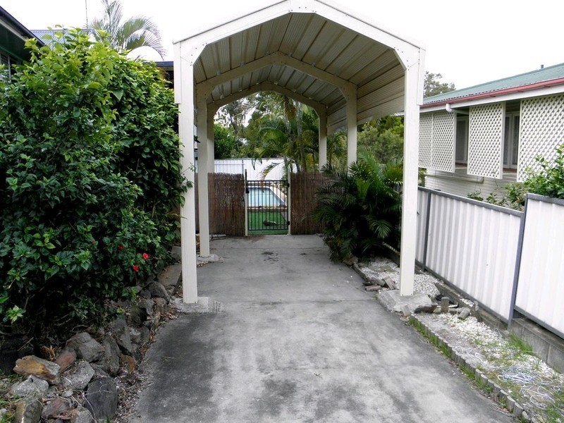 8a Gledson Street, North Booval QLD 4304