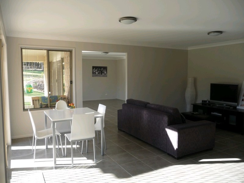 9 Merlot Place, Pine Mountain QLD 4306