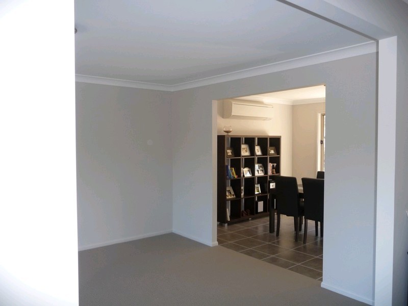 9 Merlot Place, Pine Mountain QLD 4306