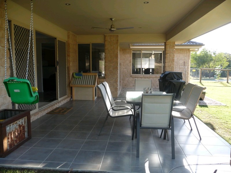 9 Merlot Place, Pine Mountain QLD 4306