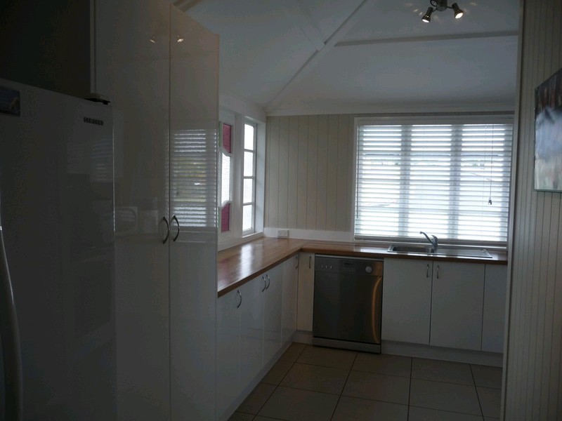 6 Advance Street, Newtown QLD 4305