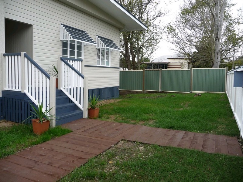 6 Advance Street, Newtown QLD 4305
