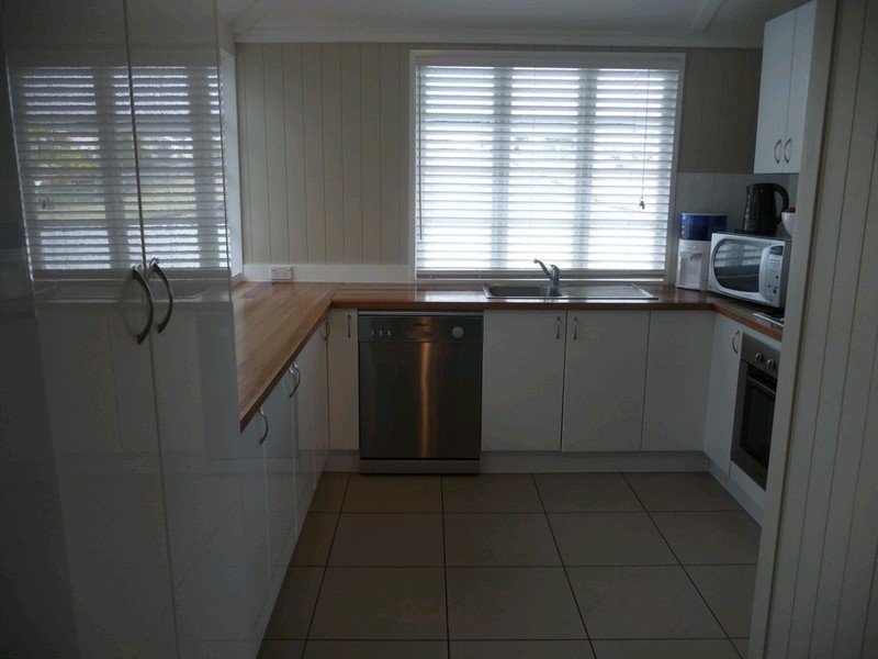 6 Advance Street, Newtown QLD 4305