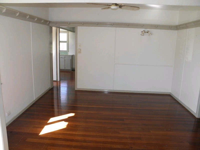 42 Whitehill Road, Eastern Heights QLD 4305