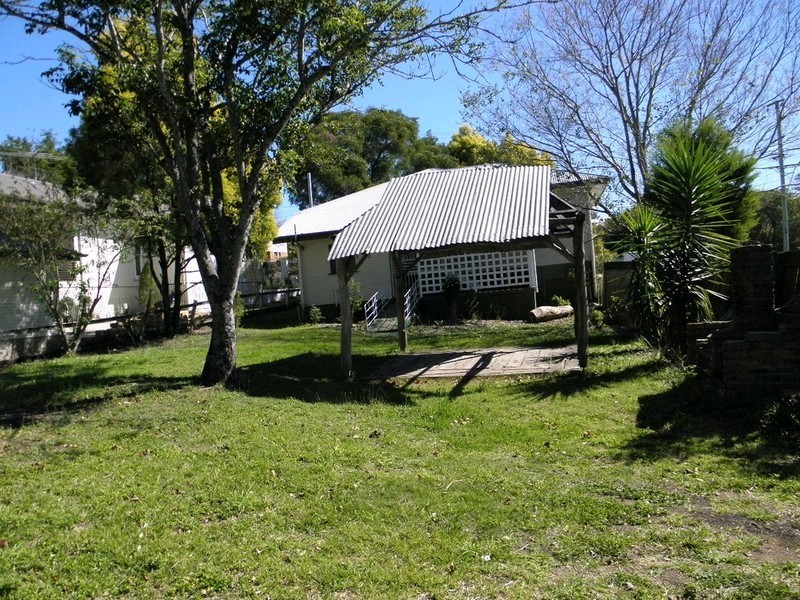 42 Whitehill Road, Eastern Heights QLD 4305