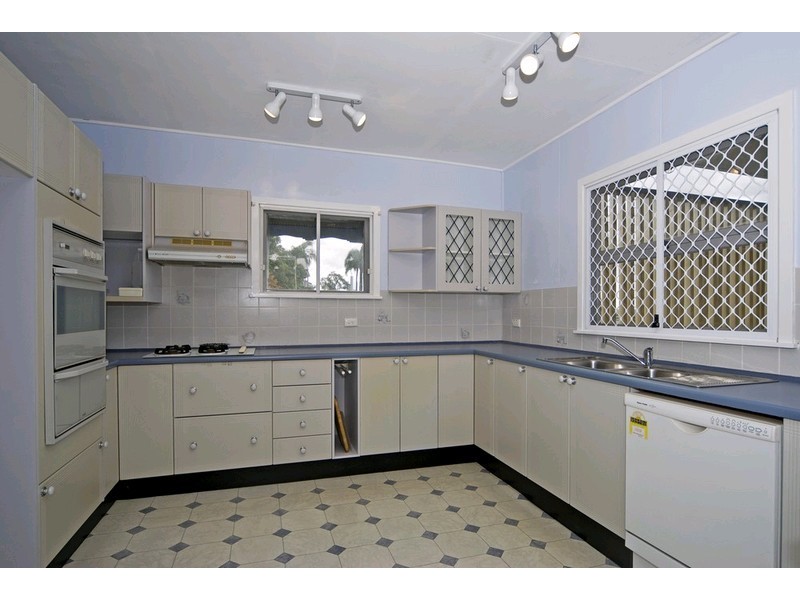 10 Chelmsford Avenue, Ipswich QLD 4305