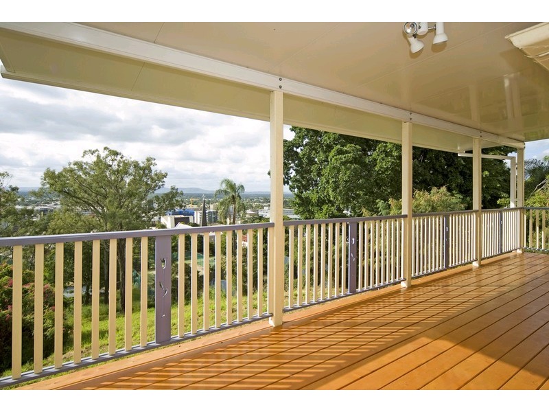 10 Chelmsford Avenue, Ipswich QLD 4305