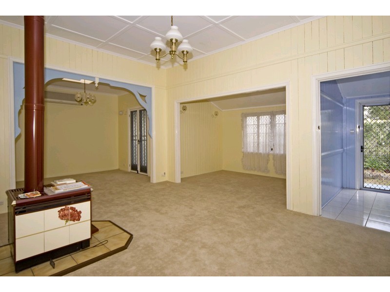 10 Chelmsford Avenue, Ipswich QLD 4305