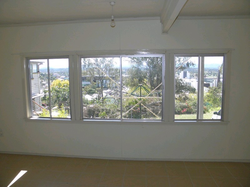 10 Chelmsford Avenue, Ipswich QLD 4305