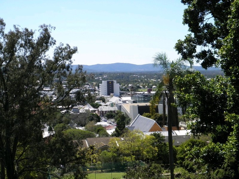 10 Chelmsford Avenue, Ipswich QLD 4305