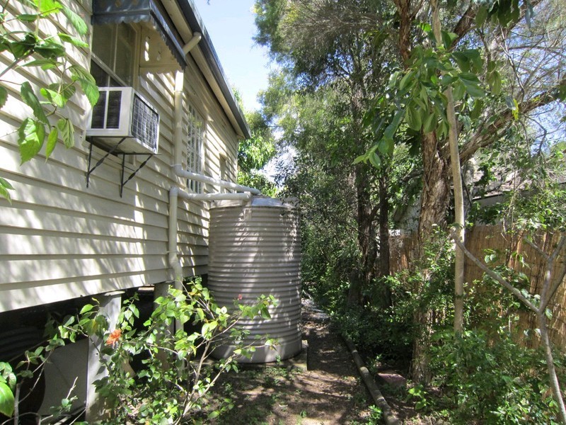 1 Clifton Street, Booval QLD 4304