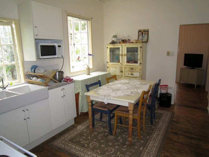 1 Clifton Street, Booval QLD 4304