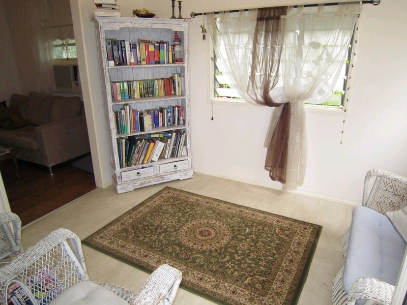 1 Clifton Street, Booval QLD 4304