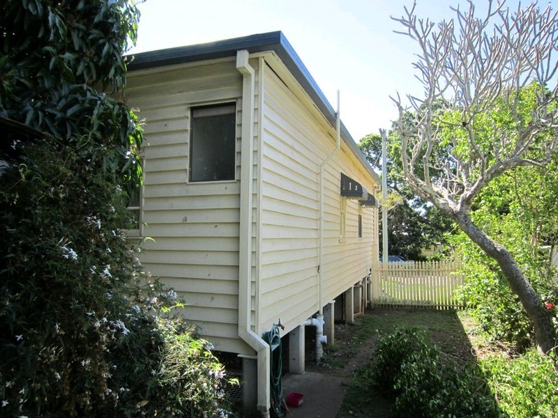 1 Clifton Street, Booval QLD 4304