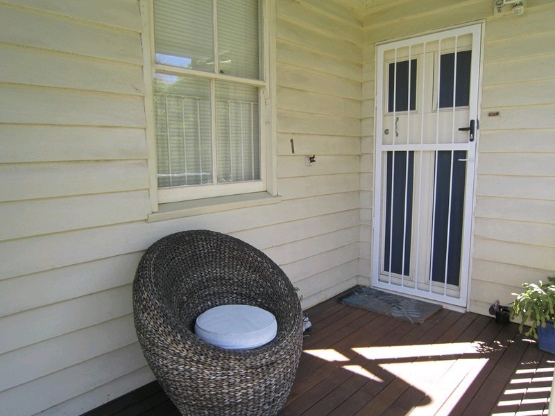 1 Clifton Street, Booval QLD 4304