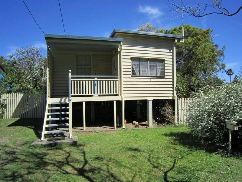 1 Clifton Street, Booval QLD 4304