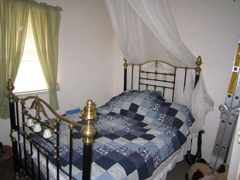 1 Clifton Street, Booval QLD 4304