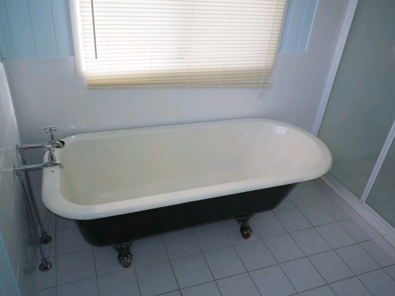 9 Sinclair Street, Newtown QLD 4305