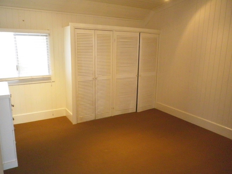 9 Sinclair Street, Newtown QLD 4305