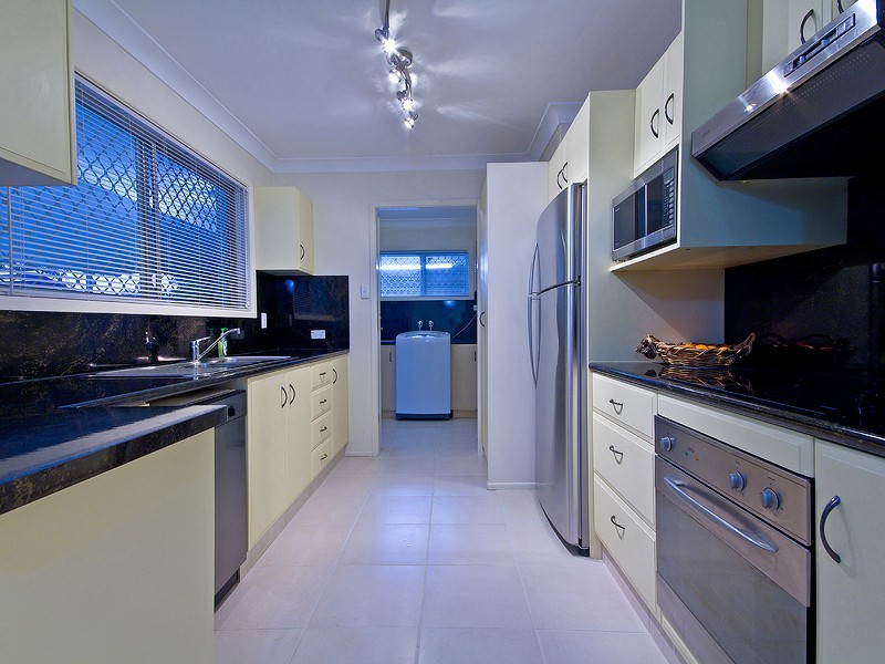 38 Russell Street, Silkstone QLD 4304