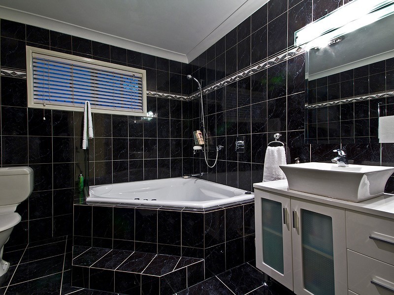 38 Russell Street, Silkstone QLD 4304