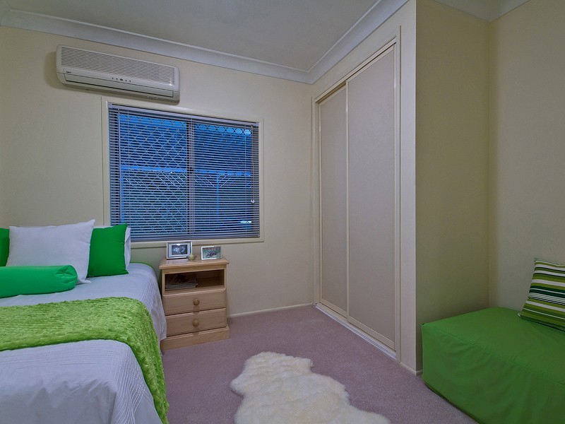 38 Russell Street, Silkstone QLD 4304