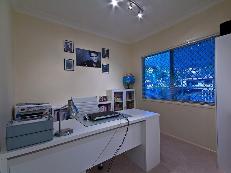 38 Russell Street, Silkstone QLD 4304