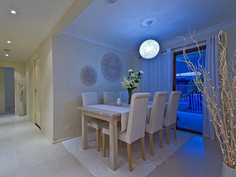 38 Russell Street, Silkstone QLD 4304