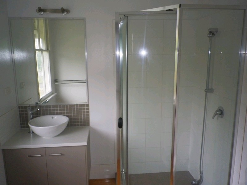 15 Eileen Street, Booval QLD 4304