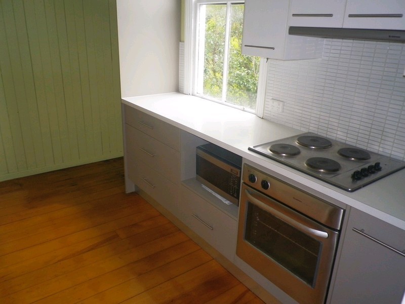 15 Eileen Street, Booval QLD 4304