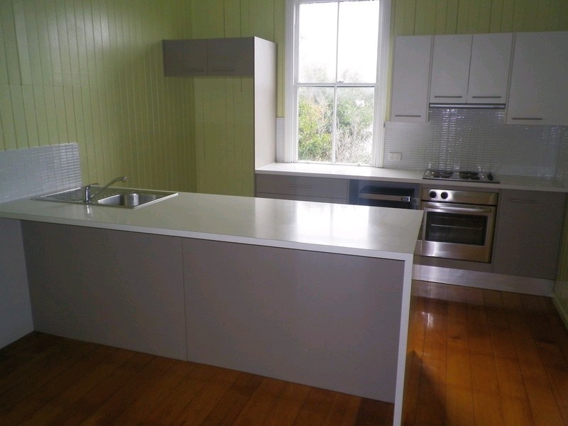 15 Eileen Street, Booval QLD 4304