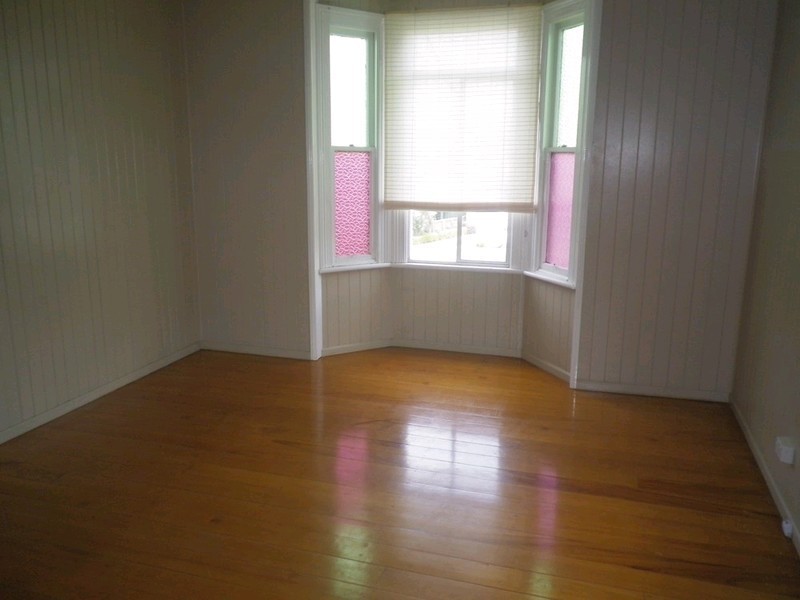 15 Eileen Street, Booval QLD 4304