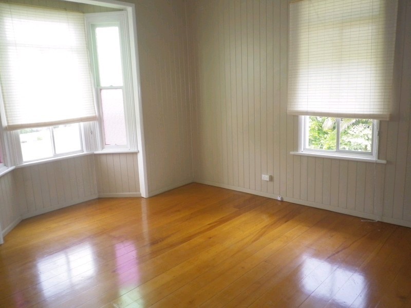 15 Eileen Street, Booval QLD 4304