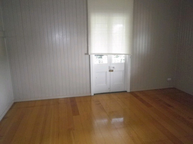 15 Eileen Street, Booval QLD 4304