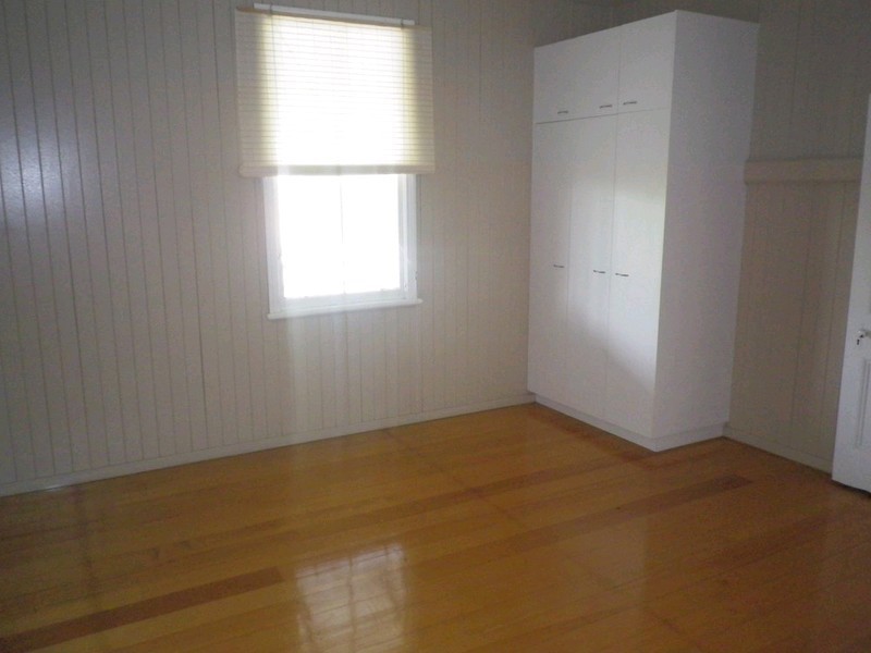 15 Eileen Street, Booval QLD 4304