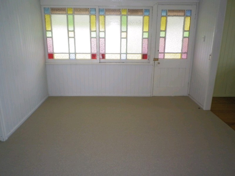 15 Eileen Street, Booval QLD 4304