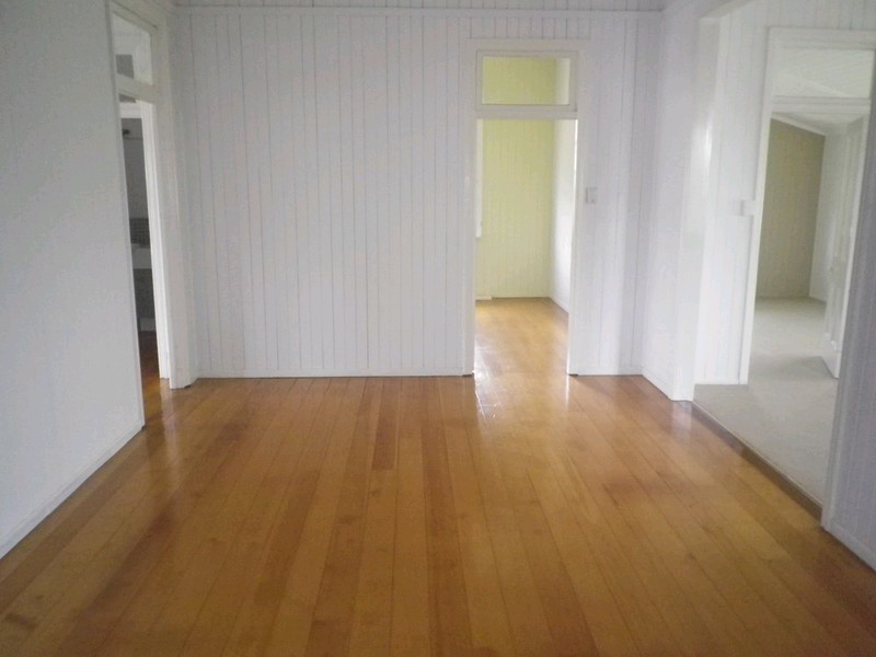 15 Eileen Street, Booval QLD 4304