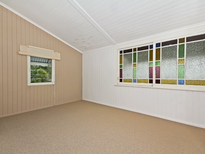 15 Eileen Street, Booval QLD 4304