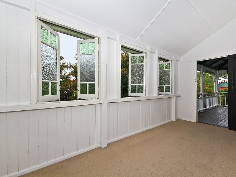 15 Eileen Street, Booval QLD 4304