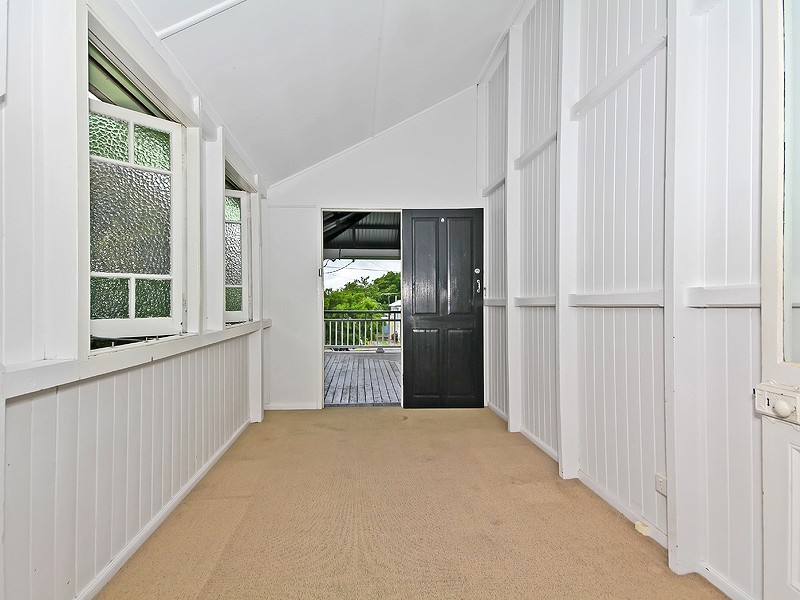 15 Eileen Street, Booval QLD 4304