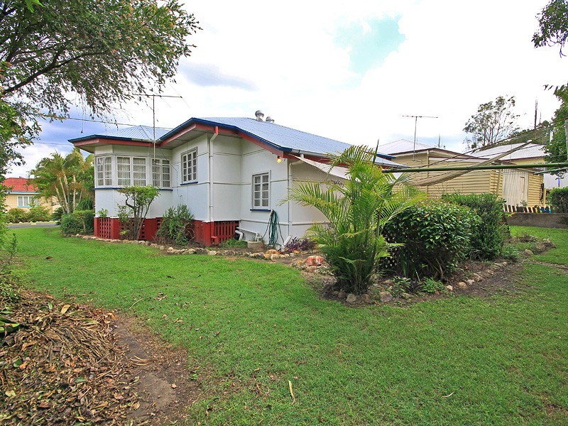 13 Walkers Lane, Booval QLD 4304