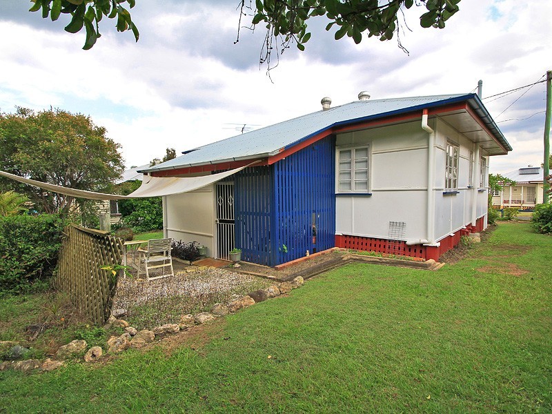 13 Walkers Lane, Booval QLD 4304