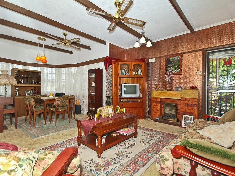 13 Walkers Lane, Booval QLD 4304