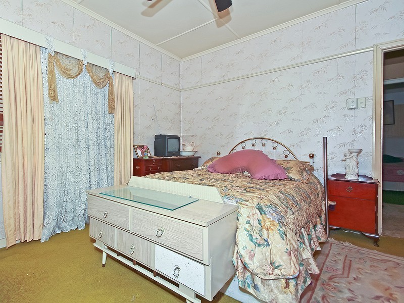 13 Walkers Lane, Booval QLD 4304