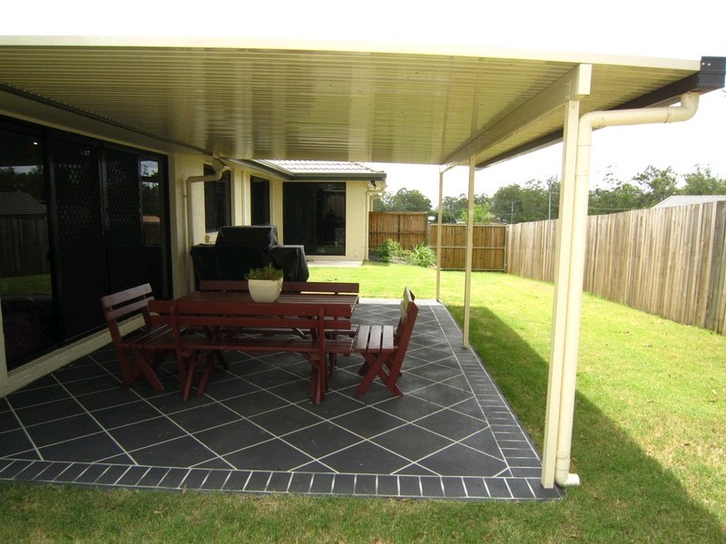 22 Eric Drive, Blackstone QLD 4304